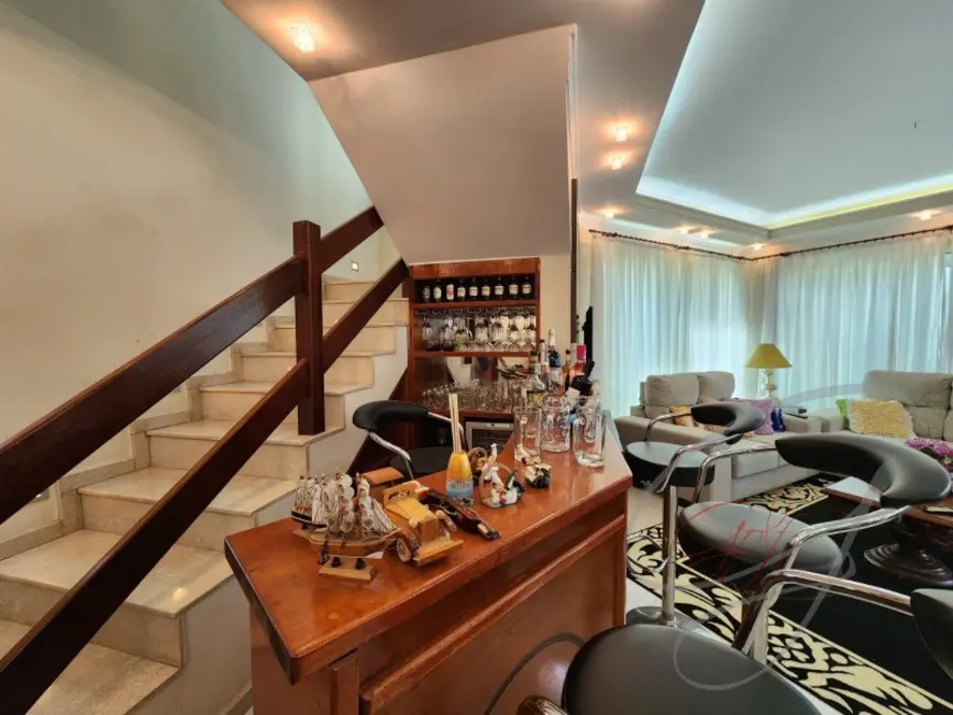 Foto 4 de Casa com 3 quartos à venda, 337m2 em Gramado, Cotia - SP