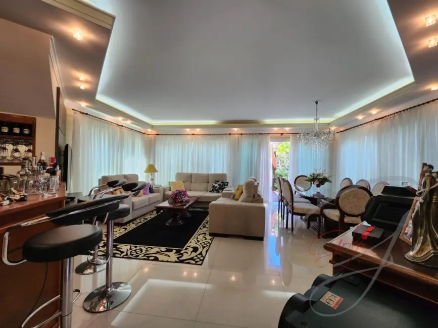 Foto 3 de Casa com 3 quartos à venda, 337m2 em Gramado, Cotia - SP