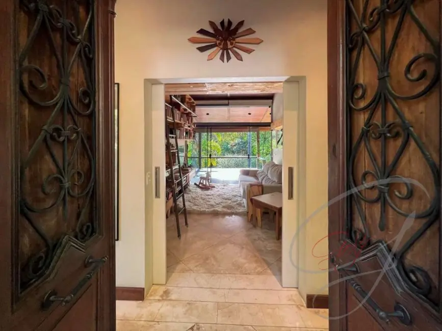 Casa de Condomínio com 5 quartos à venda, 383m2 em Jandira - SP - imagem 4 Foto 4 de Casa de Condomínio com 5 quartos à venda, 383m2 em Jandira - SP