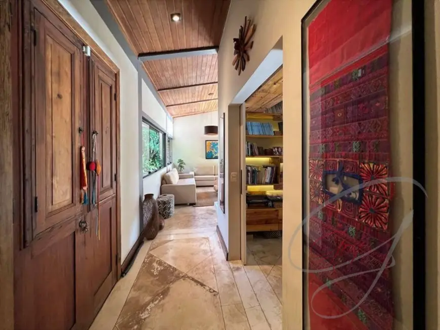 Casa de Condomínio com 5 quartos à venda, 383m2 em Jandira - SP - imagem 3 Foto 3 de Casa de Condomínio com 5 quartos à venda, 383m2 em Jandira - SP