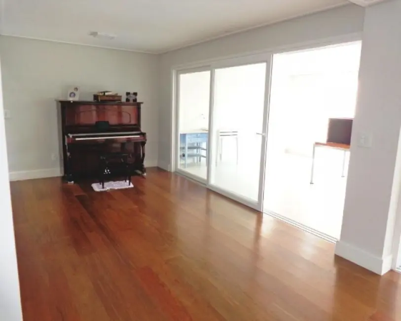 Casa com 4 quartos à venda e para alugar, 433m2 em Osasco - SP - imagem 3 Foto 3 de Casa com 4 quartos à venda e para alugar, 433m2 em Osasco - SP