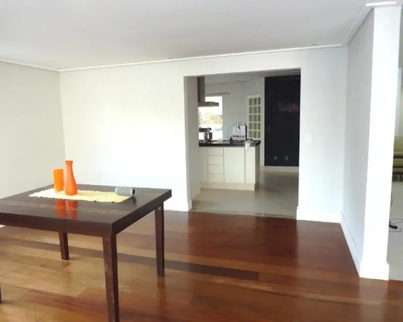 Casa com 4 quartos à venda e para alugar, 433m2 em Osasco - SP - imagem 4 Foto 4 de Casa com 4 quartos à venda e para alugar, 433m2 em Osasco - SP