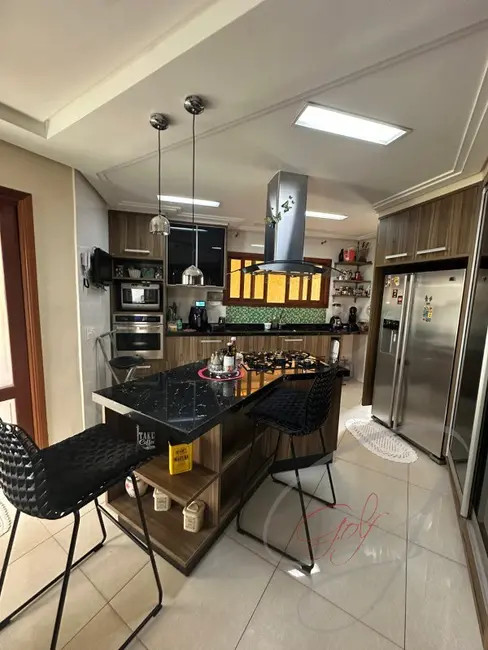 Casa com 4 quartos para alugar, 323m2 em City Bussocaba, Osasco - SP - imagem 9 Foto 9 de Casa com 4 quartos para alugar, 323m2 em City Bussocaba, Osasco - SP