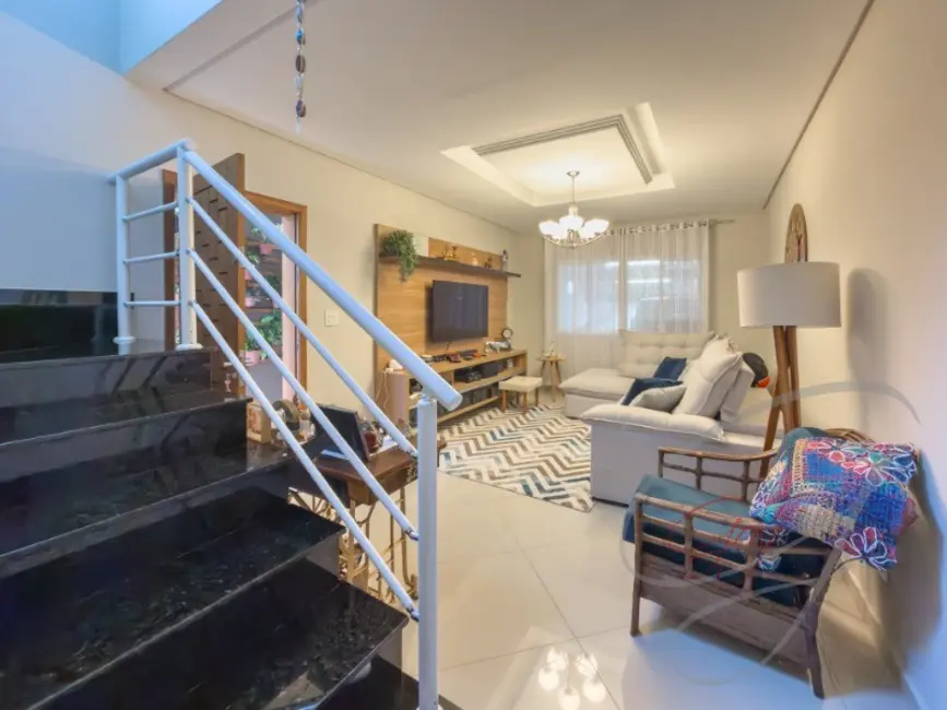 Casa com 3 quartos à venda, 232m2 em Umuarama, Osasco - SP - imagem 2 Foto 2 de Casa com 3 quartos à venda, 232m2 em Umuarama, Osasco - SP