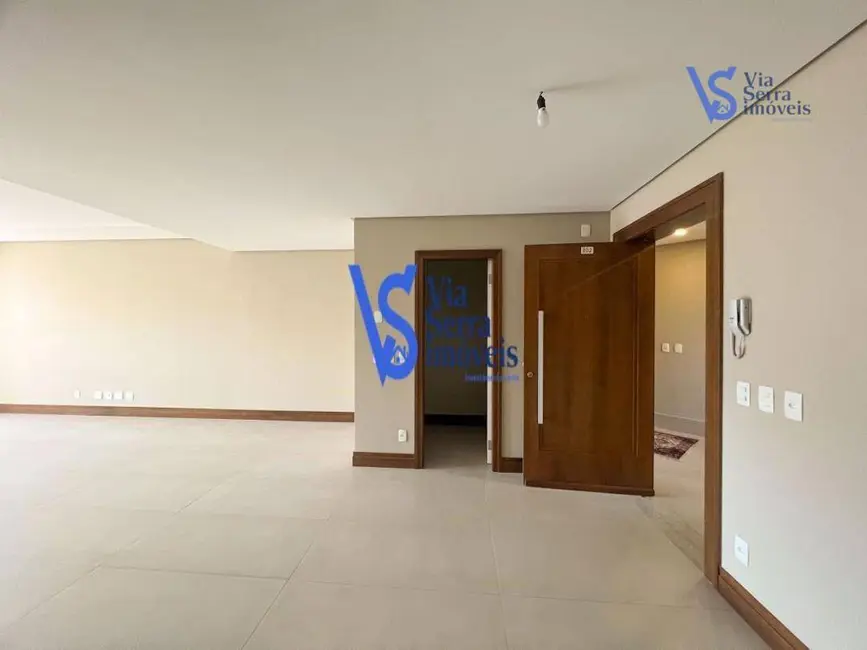 Apartamento com 3 quartos à venda, 216m2 em Centro, Gramado - RS - imagem 5 Foto 5 de Apartamento com 3 quartos à venda, 216m2 em Centro, Gramado - RS