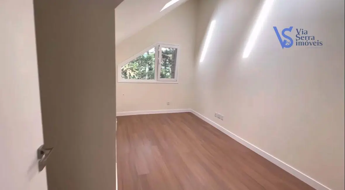 Casa de Condomínio com 3 quartos à venda, 800m2 em Canela - RS - imagem 8 Foto 8 de Casa de Condomínio com 3 quartos à venda, 800m2 em Canela - RS