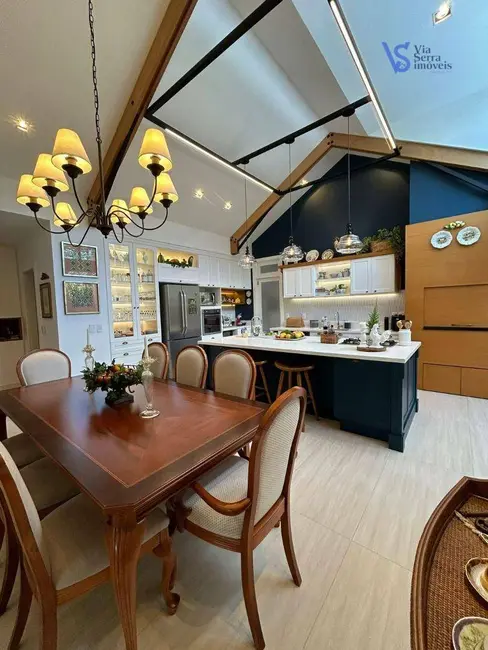 Casa de Condomínio com 3 quartos à venda, 308m2 em Gramado - RS - imagem 3 Foto 3 de Casa de Condomínio com 3 quartos à venda, 308m2 em Gramado - RS