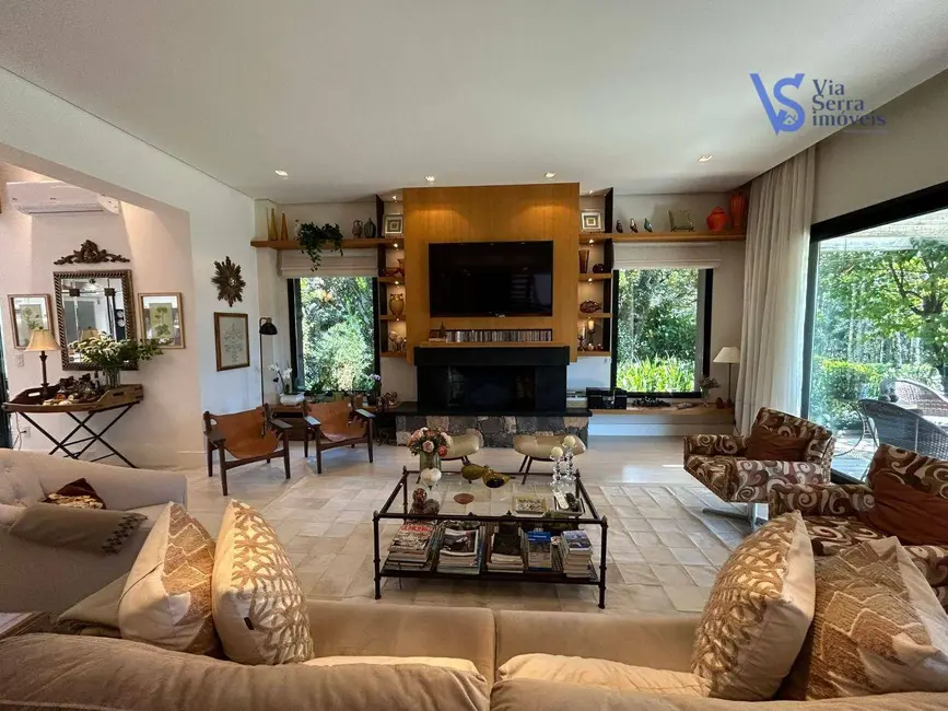 Casa de Condomínio com 3 quartos à venda, 308m2 em Gramado - RS - imagem 9 Foto 9 de Casa de Condomínio com 3 quartos à venda, 308m2 em Gramado - RS