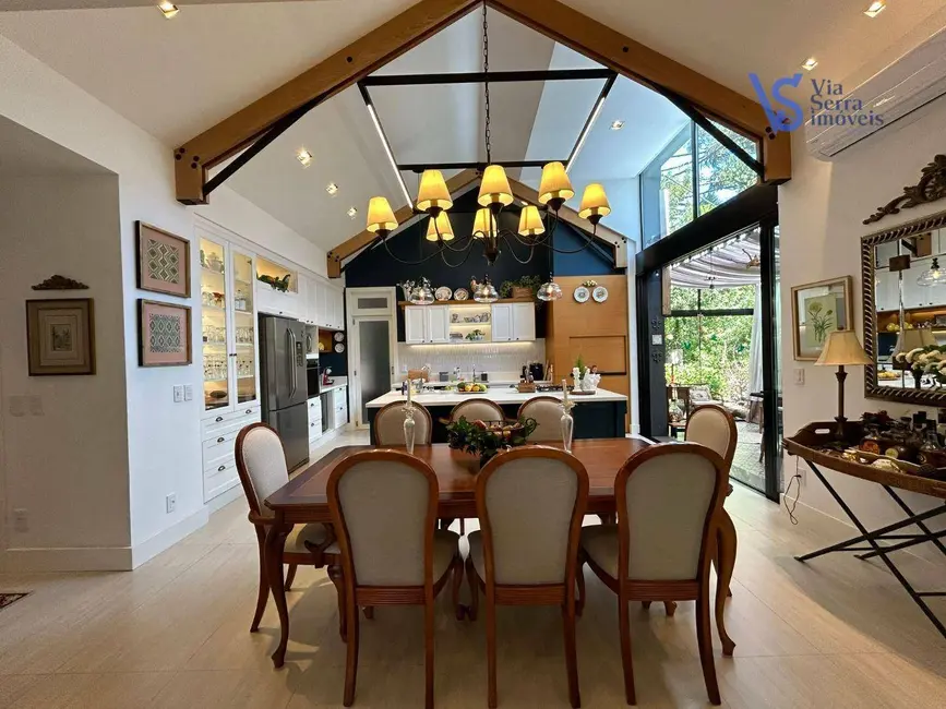 Casa de Condomínio com 3 quartos à venda, 308m2 em Gramado - RS - imagem 2 Foto 2 de Casa de Condomínio com 3 quartos à venda, 308m2 em Gramado - RS