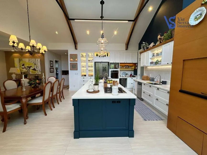 Casa de Condomínio com 3 quartos à venda, 308m2 em Gramado - RS - imagem 4 Foto 4 de Casa de Condomínio com 3 quartos à venda, 308m2 em Gramado - RS