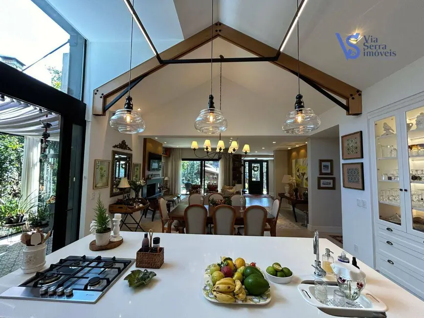 Casa de Condomínio com 3 quartos à venda, 308m2 em Gramado - RS - imagem 1 Foto 1 de Casa de Condomínio com 3 quartos à venda, 308m2 em Gramado - RS