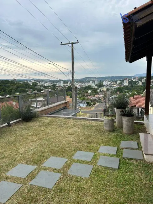 Foto 2 de Casa com 3 quartos à venda, 378m2 em Petrópolis, Taquara - RS