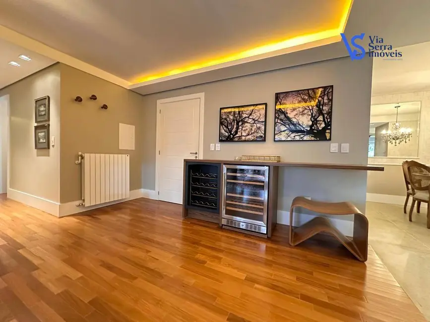 Apartamento com 3 quartos à venda, 170m2 em Gramado - RS - imagem 1 Foto 1 de Apartamento com 3 quartos à venda, 170m2 em Gramado - RS