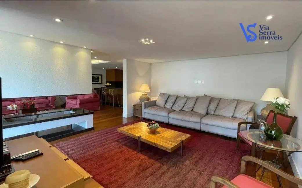 Apartamento com 7 quartos à venda, 429m2 em Centro, Gramado - RS - imagem 8 Foto 8 de Apartamento com 7 quartos à venda, 429m2 em Centro, Gramado - RS