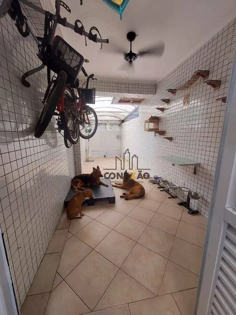 Sobrado com 4 quartos à venda, 240m2 em Embaré, Santos - SP - imagem 7 Foto 7 de Sobrado com 4 quartos à venda, 240m2 em Embaré, Santos - SP