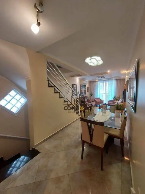 Sobrado com 4 quartos à venda, 240m2 em Embaré, Santos - SP - imagem 2 Foto 2 de Sobrado com 4 quartos à venda, 240m2 em Embaré, Santos - SP