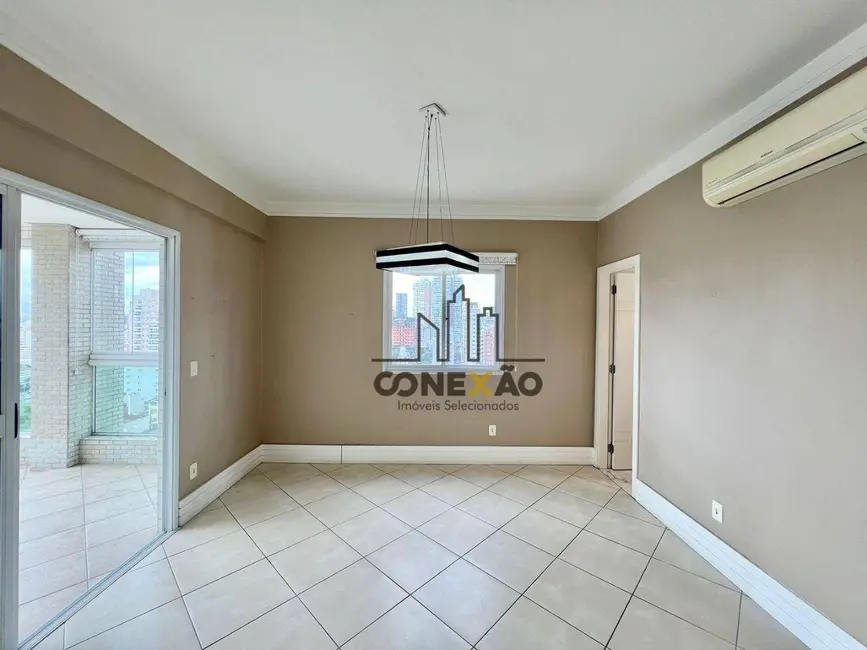 Apartamento com 3 quartos à venda e para alugar, 210m2 em Pompéia, Santos - SP - imagem 4 Foto 4 de Apartamento com 3 quartos à venda e para alugar, 210m2 em Pompéia, Santos - SP