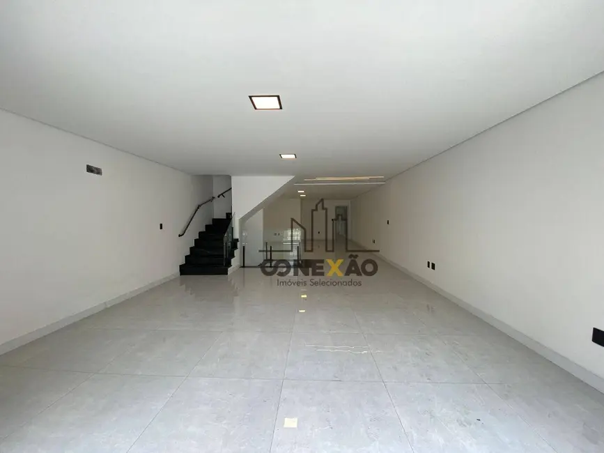 Foto 3 de Sobrado com 3 quartos à venda, 300m2 em Embaré, Santos - SP