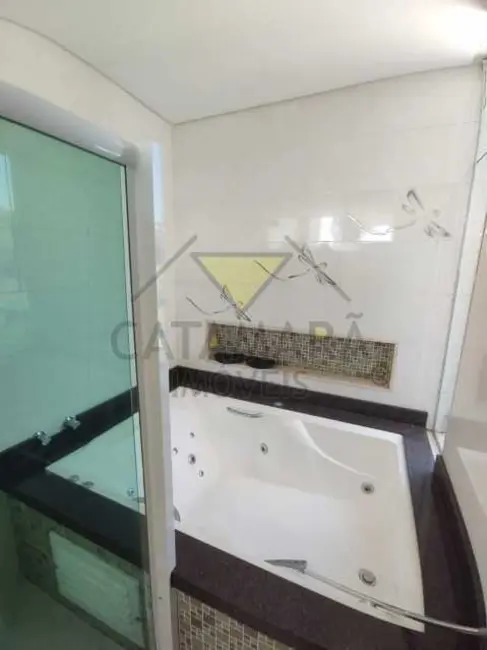 Foto 3 de Casa de Condomínio com 4 quartos para alugar, 300m2 em Mogi Das Cruzes - SP