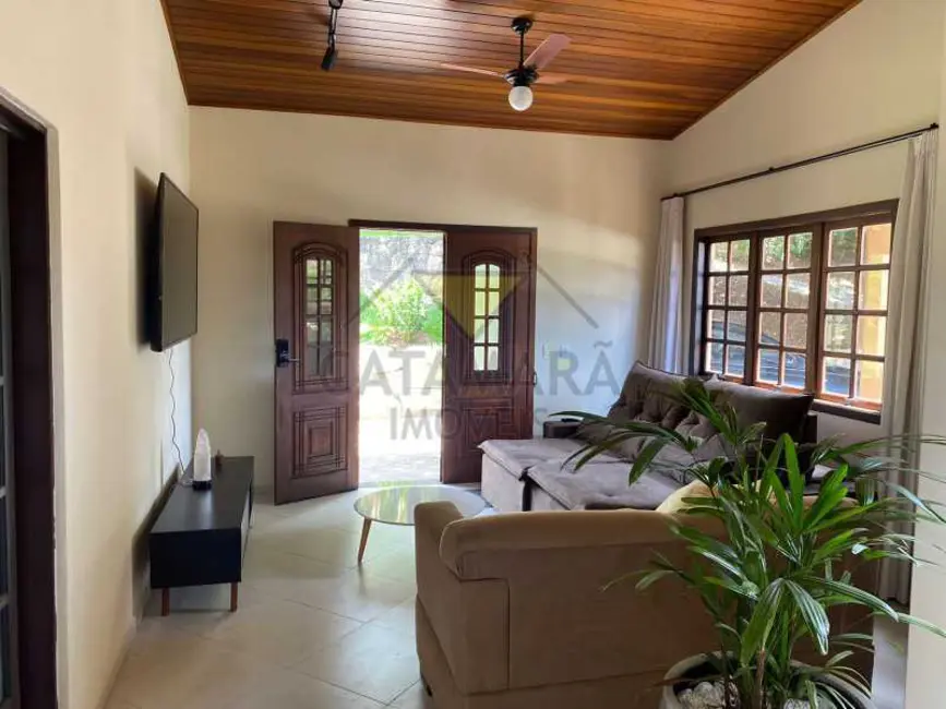 Casa de Condomínio com 5 quartos à venda, 264m2 em Guararema - SP - imagem 2 Foto 2 de Casa de Condomínio com 5 quartos à venda, 264m2 em Guararema - SP