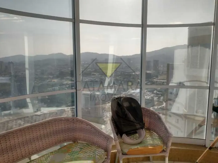 Foto 4 de Apartamento com 3 quartos para alugar, 184m2 em Mogi Das Cruzes - SP