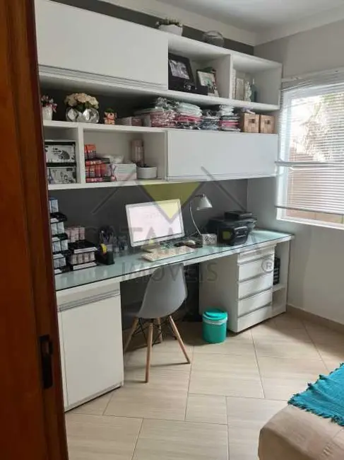 Foto 3 de Casa com 3 quartos à venda, 200m2 em Mogi Das Cruzes - SP