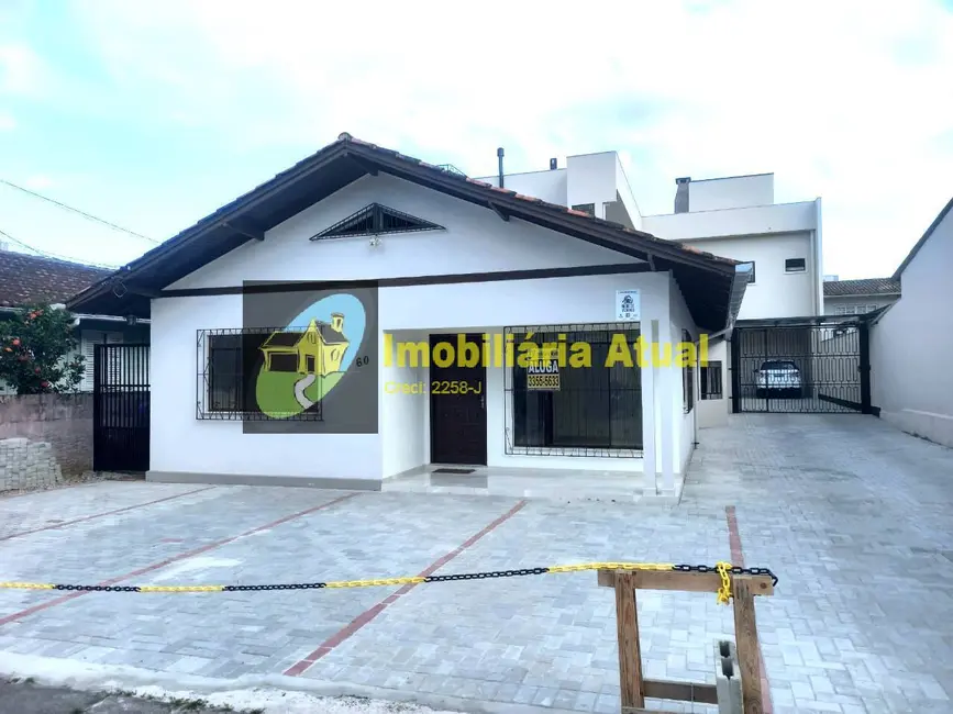 Foto 1 de Sala Comercial à venda e para alugar, 120m2 em Steffen, Brusque - SC