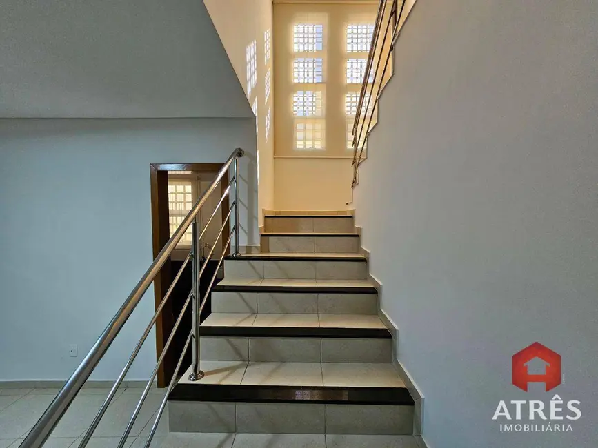 Foto 32 de Sobrado com 3 quartos para alugar, 195m2 em Parque Anhanguera, Goiania - GO