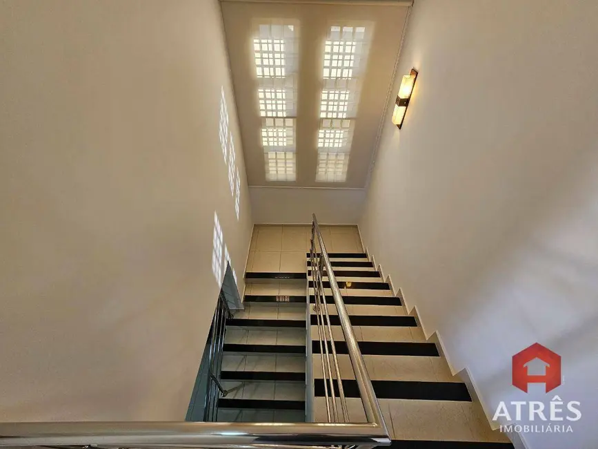 Foto 33 de Sobrado com 3 quartos para alugar, 195m2 em Parque Anhanguera, Goiania - GO