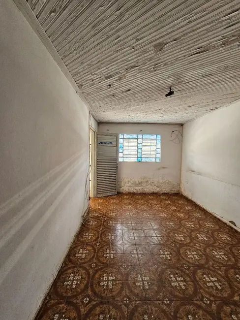 Foto 2 de Casa com 3 quartos para alugar, 450m2 em Setor Coimbra, Goiania - GO