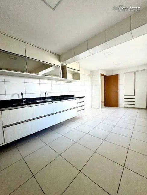 Foto 6 de Apartamento com 4 quartos para alugar, 204m2 em Casa Forte, Recife - PE