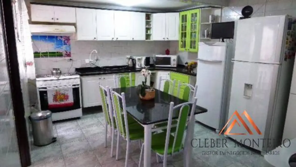 Foto 8 de Sobrado com 3 quartos à venda, 138m2 em Curitiba - PR