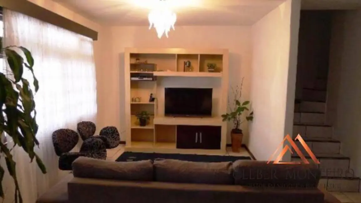 Foto 4 de Sobrado com 3 quartos à venda, 138m2 em Curitiba - PR