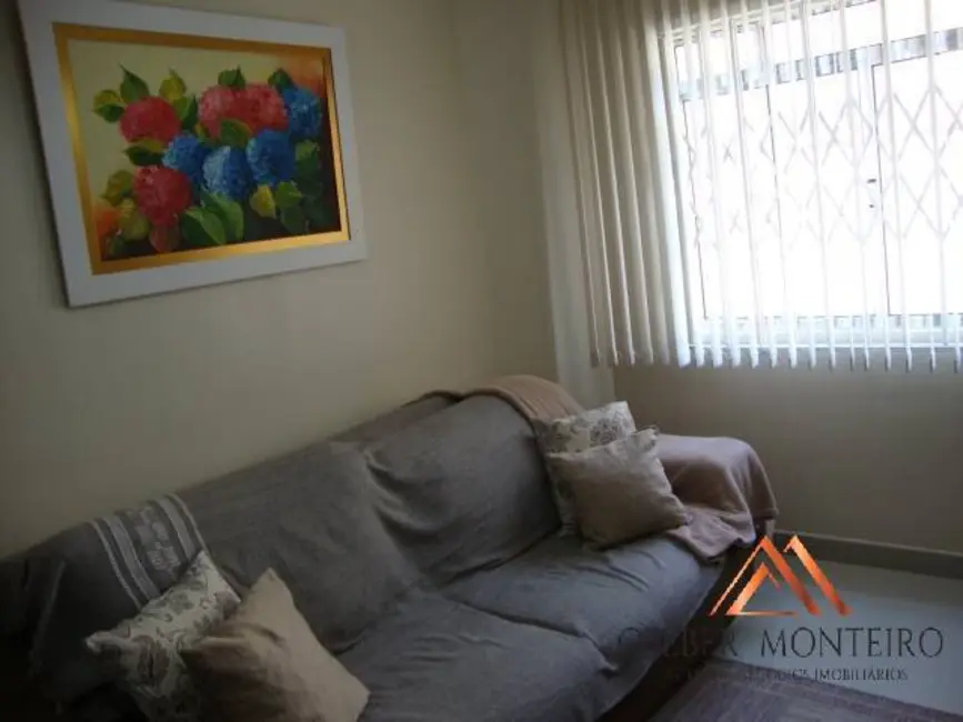 Sobrado com 3 quartos à venda, 149m2 em Novo Mundo, Curitiba - PR - imagem 8 Foto 8 de Sobrado com 3 quartos à venda, 149m2 em Novo Mundo, Curitiba - PR