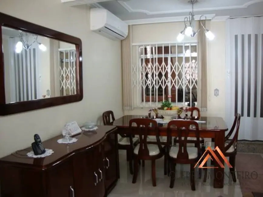 Sobrado com 3 quartos à venda, 149m2 em Novo Mundo, Curitiba - PR - imagem 5 Foto 5 de Sobrado com 3 quartos à venda, 149m2 em Novo Mundo, Curitiba - PR