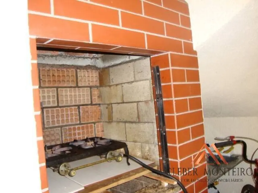 Sobrado com 3 quartos à venda, 149m2 em Novo Mundo, Curitiba - PR - imagem 3 Foto 3 de Sobrado com 3 quartos à venda, 149m2 em Novo Mundo, Curitiba - PR