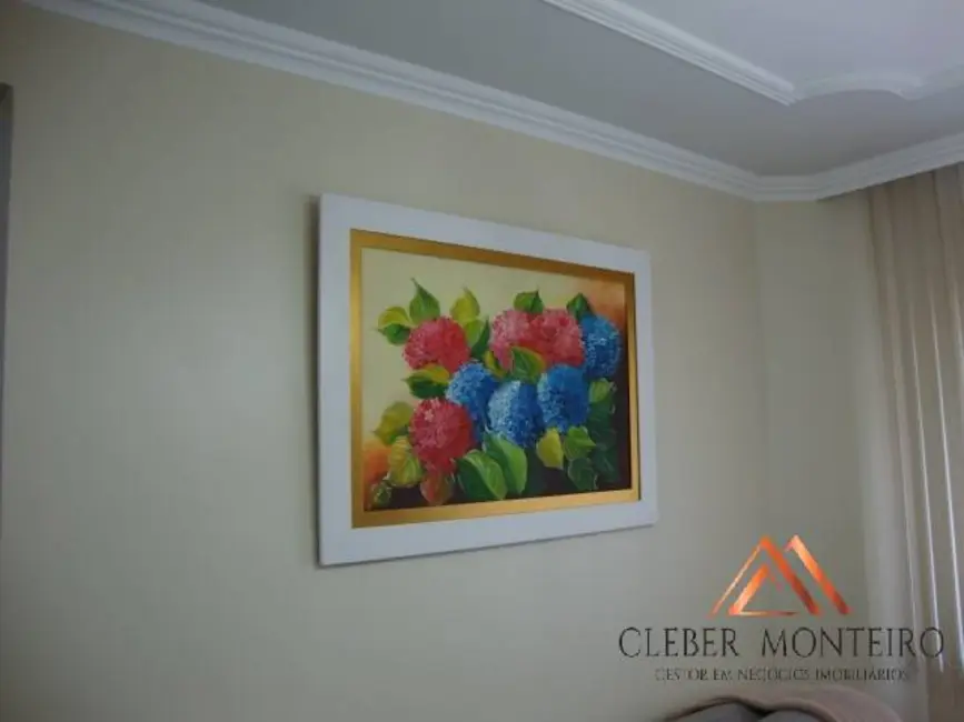 Sobrado com 3 quartos à venda, 149m2 em Novo Mundo, Curitiba - PR - imagem 9 Foto 9 de Sobrado com 3 quartos à venda, 149m2 em Novo Mundo, Curitiba - PR