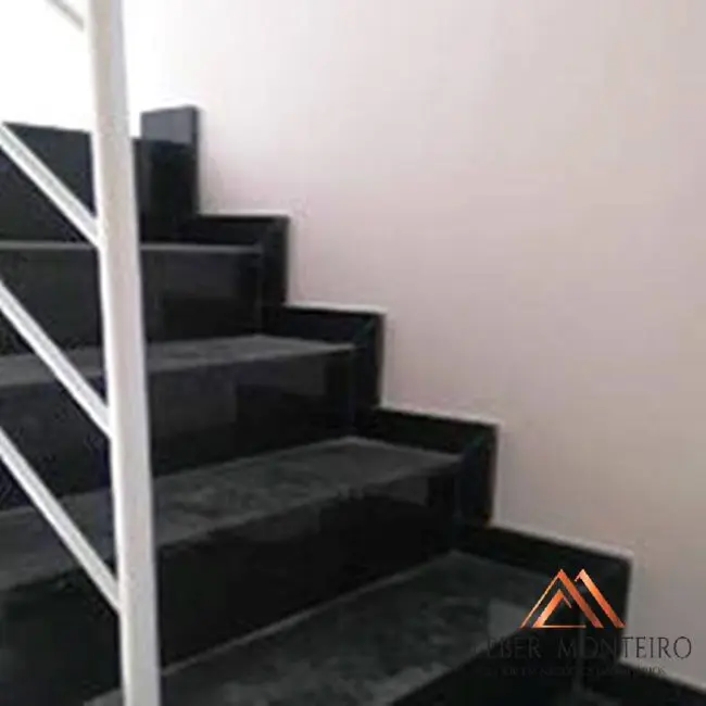 Sobrado com 3 quartos à venda, 134m2 em Pinheirinho, Curitiba - PR - imagem 8 Foto 8 de Sobrado com 3 quartos à venda, 134m2 em Pinheirinho, Curitiba - PR