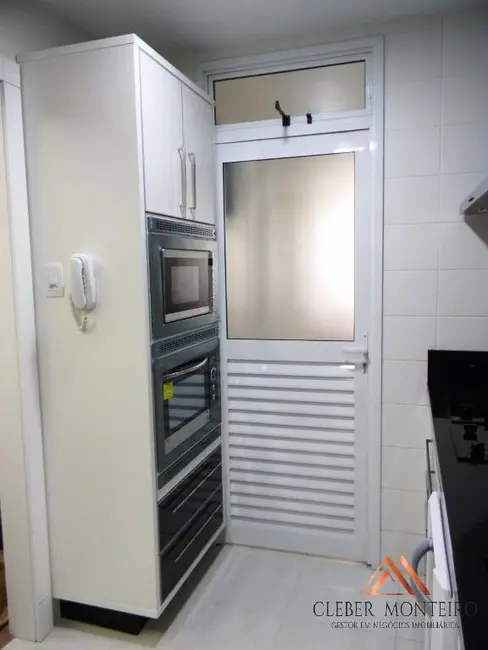 Apartamento com 3 quartos à venda, 142m2 em Curitiba - PR - imagem 9 Foto 9 de Apartamento com 3 quartos à venda, 142m2 em Curitiba - PR