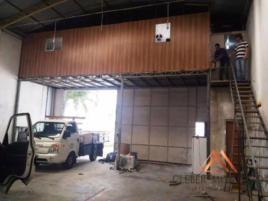 Armazém / Galpão à venda, 250m2 em Xaxim, Curitiba - PR - imagem 4 Foto 4 de Armazém / Galpão à venda, 250m2 em Xaxim, Curitiba - PR