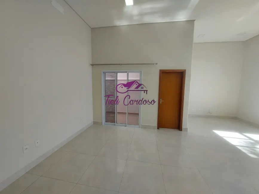 Casa de Condomínio com 3 quartos para alugar, 190m2 em Jardim Residencial Maria Dulce, Indaiatuba - SP - imagem 4 Foto 4 de Casa de Condomínio com 3 quartos para alugar, 190m2 em Jardim Residencial Maria Dulce, Indaiatuba - SP