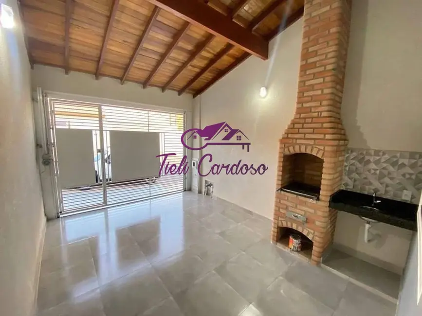 Foto 2 de Casa com 2 quartos para alugar, 75m2 em Jardim Residencial Nova Veneza, Indaiatuba - SP