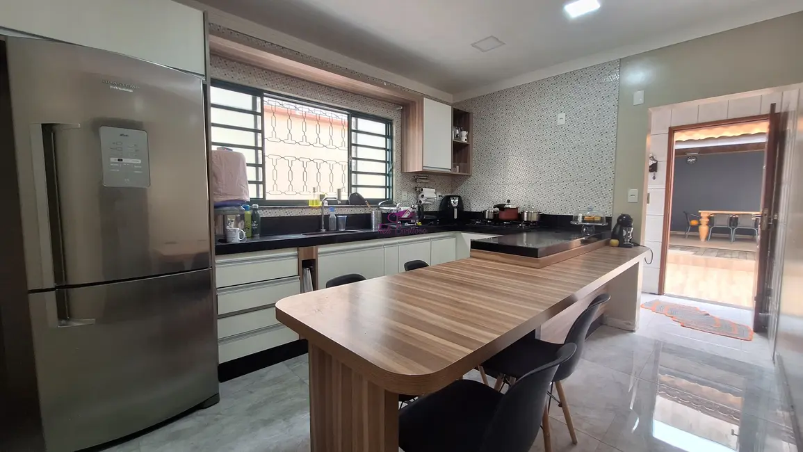 Foto 3 de Casa com 3 quartos à venda, 190m2 em Jardim Regina, Indaiatuba - SP