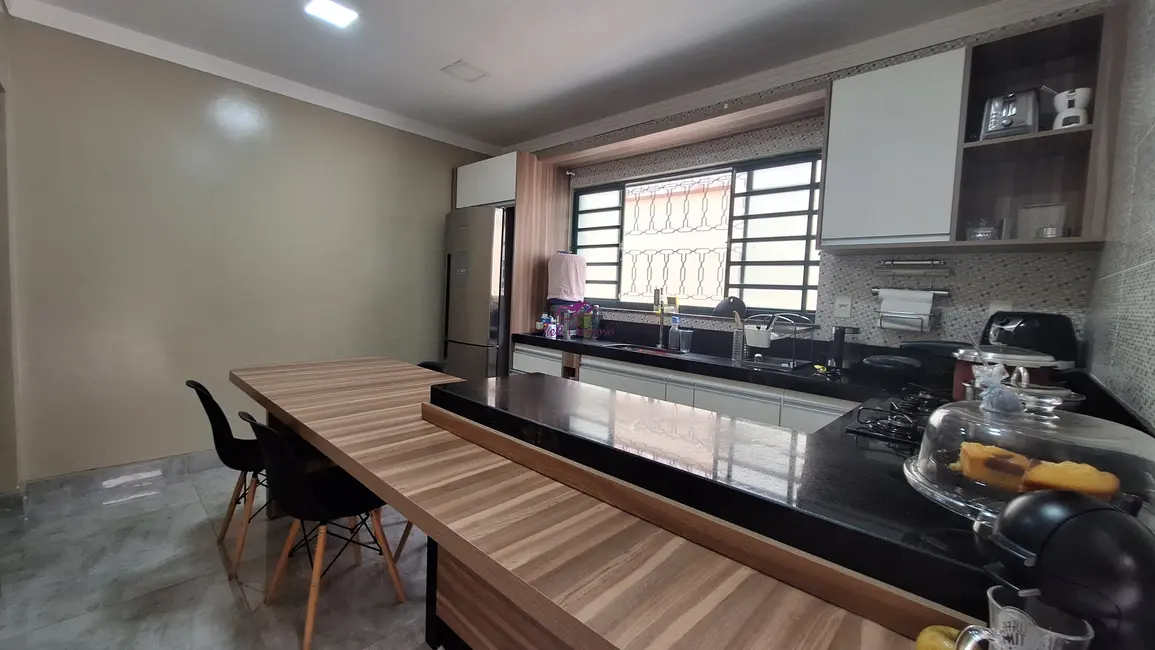 Foto 4 de Casa com 3 quartos à venda, 190m2 em Jardim Regina, Indaiatuba - SP