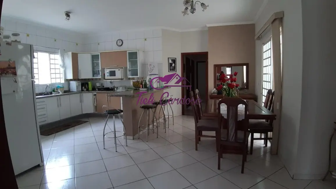 Foto 4 de Casa com 4 quartos à venda, 183m2 em Jardim Regina, Indaiatuba - SP