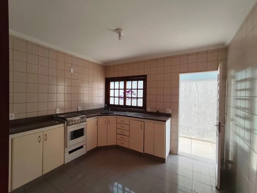 Casa com 4 quartos à venda e para alugar, 180m2 em Vila Suíça, Indaiatuba - SP - imagem 2 Foto 2 de Casa com 4 quartos à venda e para alugar, 180m2 em Vila Suíça, Indaiatuba - SP