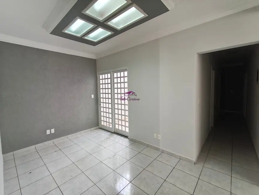 Foto 3 de Casa com 3 quartos para alugar, 180m2 em Jardim Regina, Indaiatuba - SP