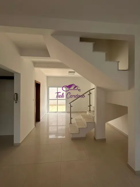 Casa de Condomínio com 3 quartos para alugar, 140m2 em Chácara Belvedere, Indaiatuba - SP - imagem 2 Foto 2 de Casa de Condomínio com 3 quartos para alugar, 140m2 em Chácara Belvedere, Indaiatuba - SP
