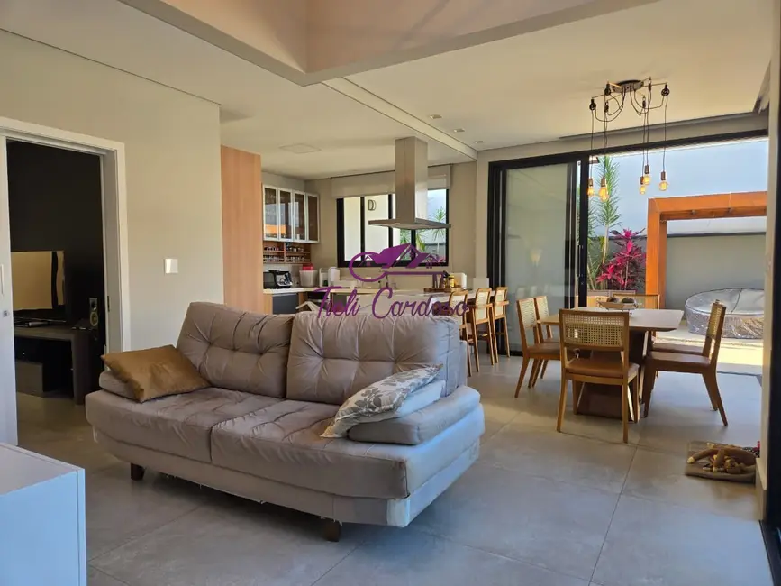 Foto 1 de Casa com 3 quartos à venda, 230m2 em Indaiatuba - SP