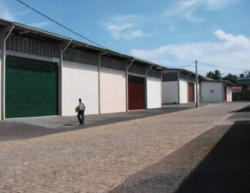 Armazém / Galpão para alugar, 240m2 em Lauro De Freitas - BA - imagem 7 Foto 7 de Armazém / Galpão para alugar, 240m2 em Lauro De Freitas - BA